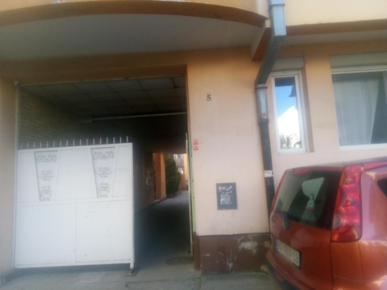 Ivana Center Novi Sad Luaran gambar