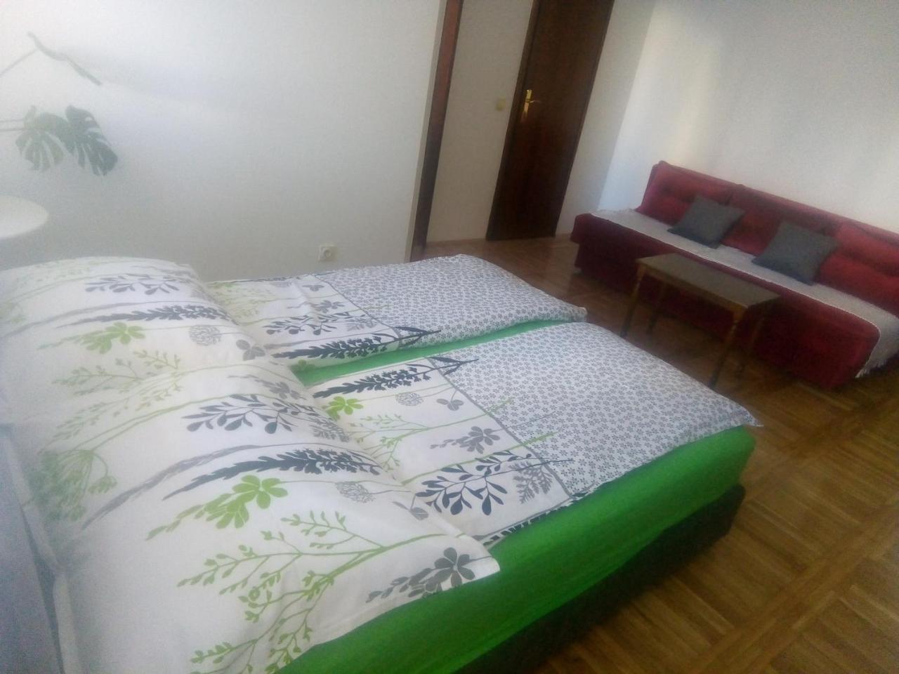 Ivana Center Novi Sad Luaran gambar